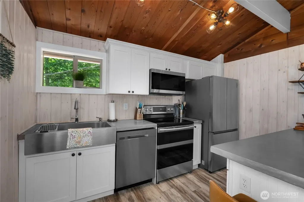 381 E Soundview Drive Shelton WA 98584