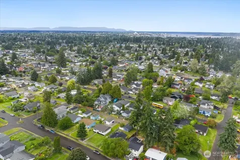 1113 E 61st Street Tacoma WA 98404