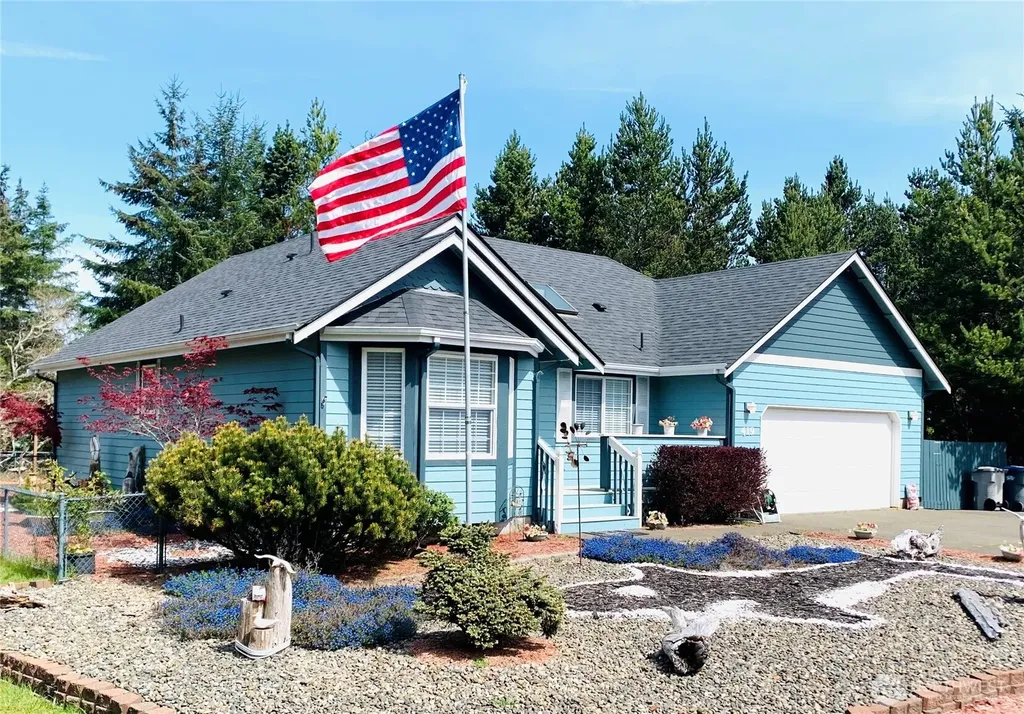 419 Lake West Loop NE Ocean Shores WA 98569