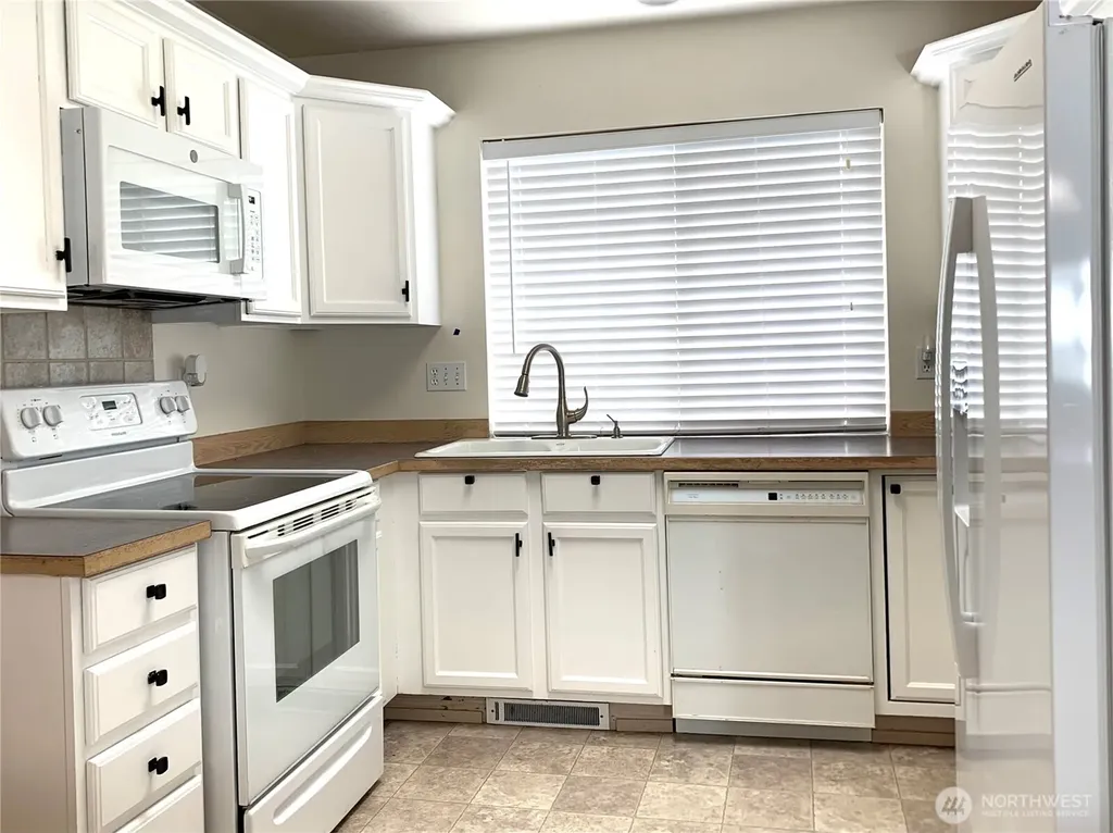 419 Lake West Loop NE Ocean Shores WA 98569