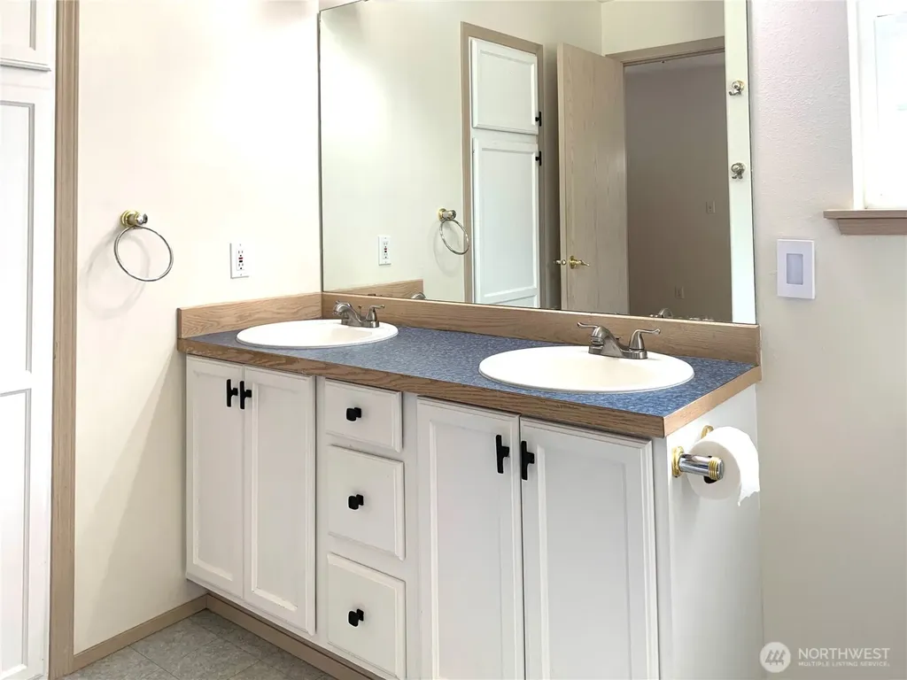 419 Lake West Loop NE Ocean Shores WA 98569