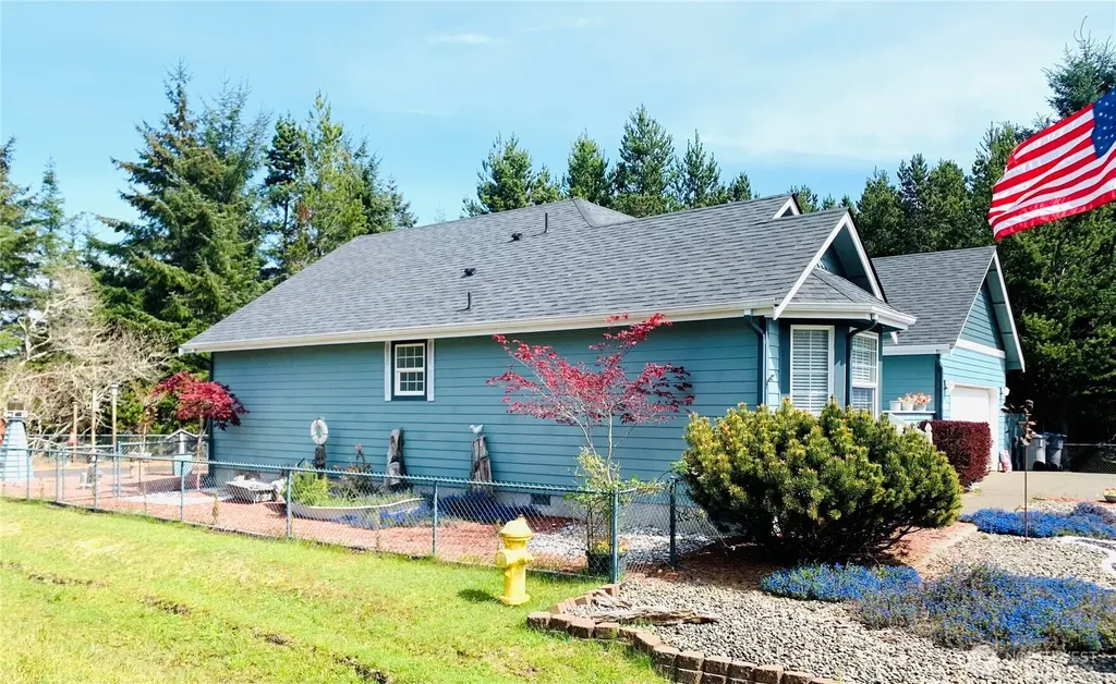 419 Lake West Loop NE Ocean Shores WA 98569
