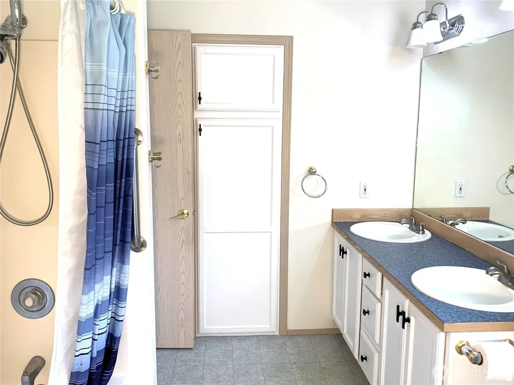 419 Lake West Loop NE Ocean Shores WA 98569