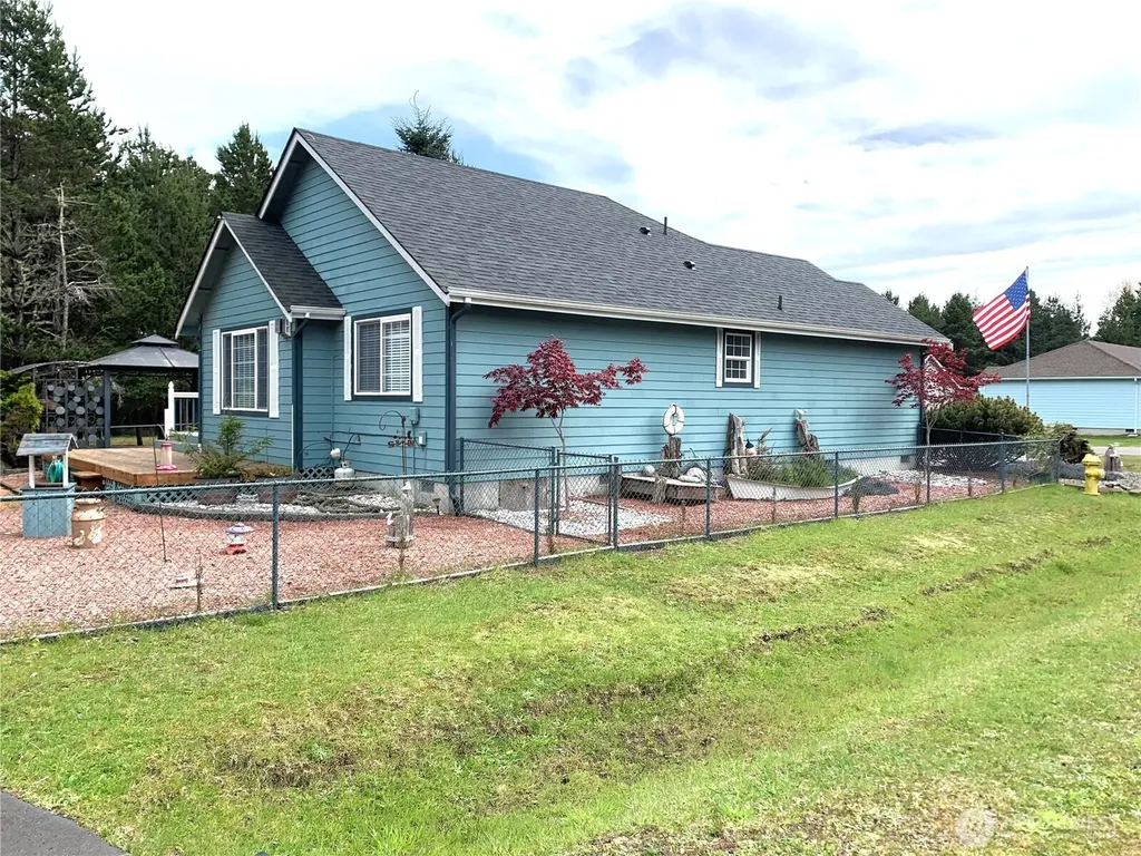 419 Lake West Loop NE Ocean Shores WA 98569
