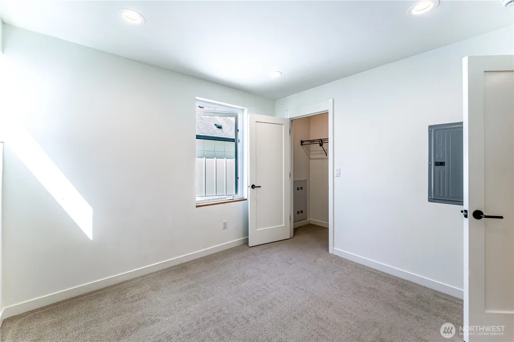 10350 Wallingford Avenue N Seattle WA 98133