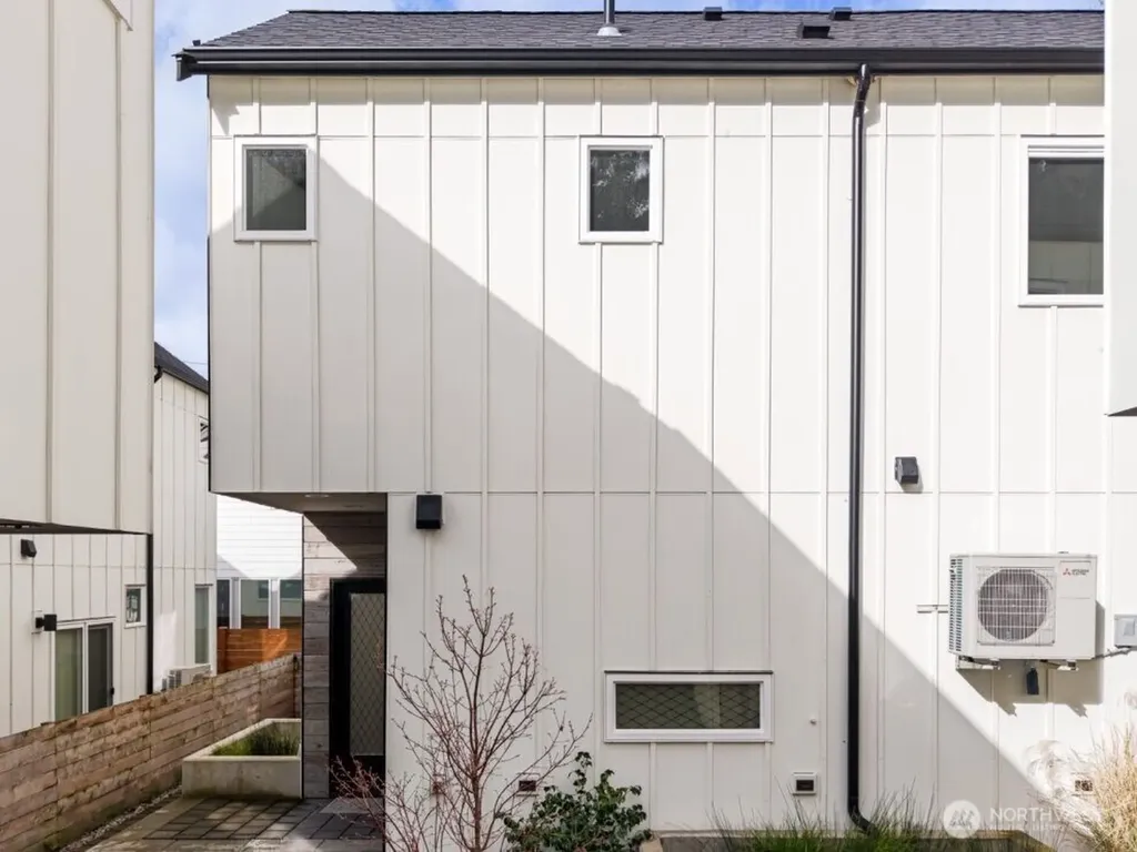10350 Wallingford Avenue N Seattle WA 98133