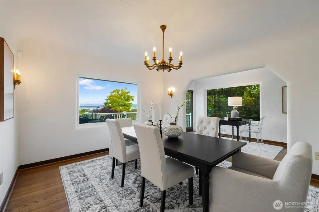 3824 48th Avenue NE Seattle WA 98105