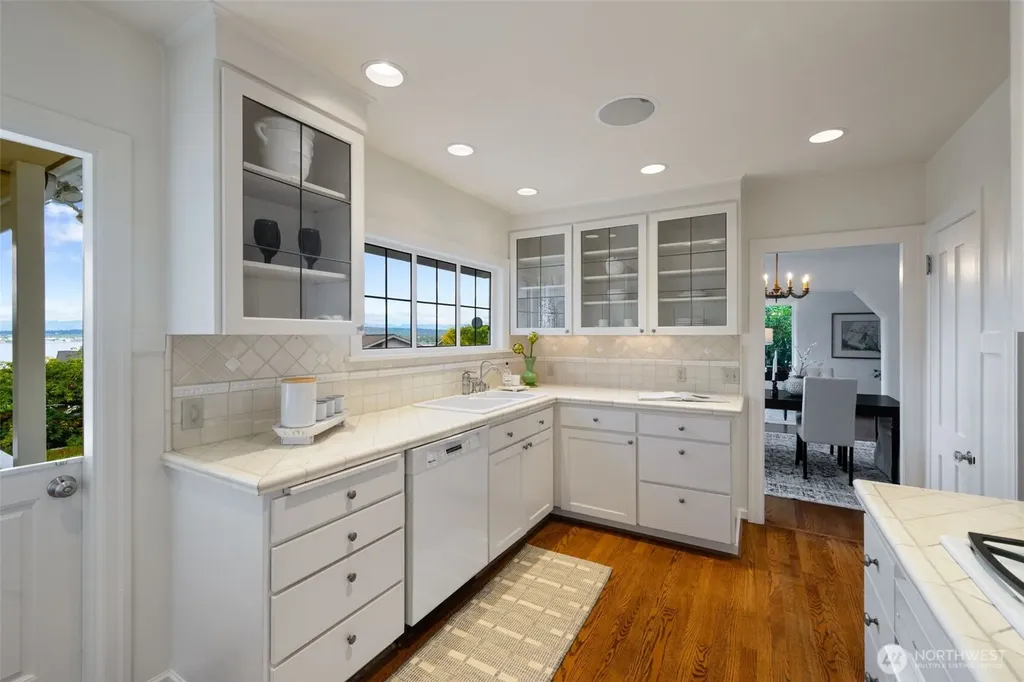 3824 48th Avenue NE Seattle WA 98105