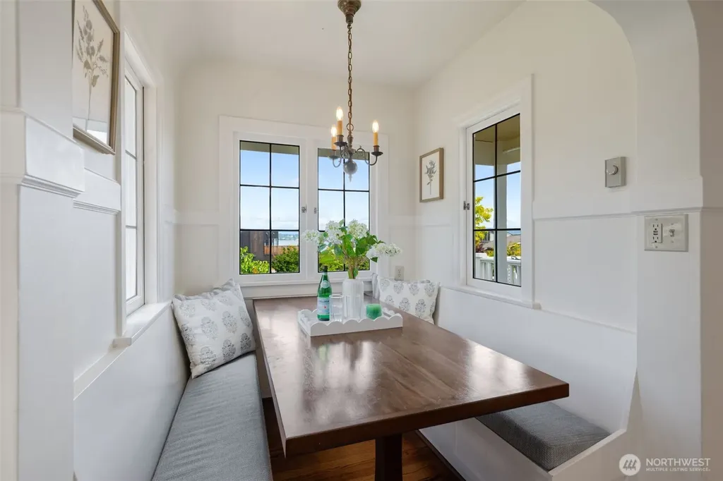 3824 48th Avenue NE Seattle WA 98105