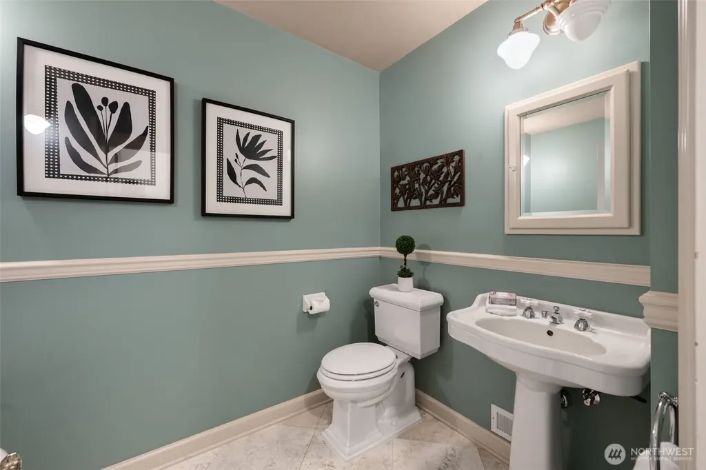 3824 48th Avenue NE Seattle WA 98105