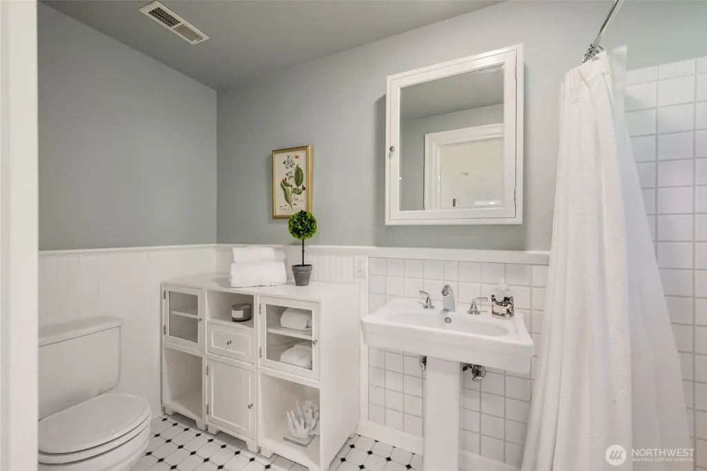 3824 48th Avenue NE Seattle WA 98105