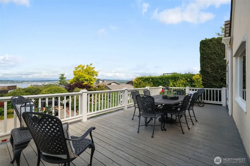 3824 48th Avenue NE Seattle WA 98105