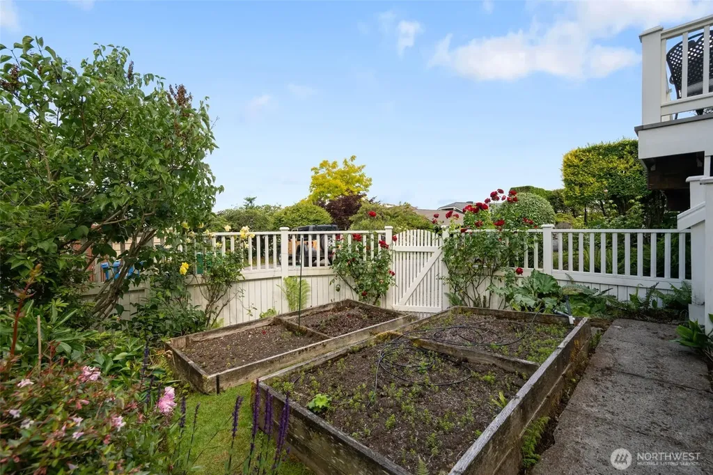 3824 48th Avenue NE Seattle WA 98105