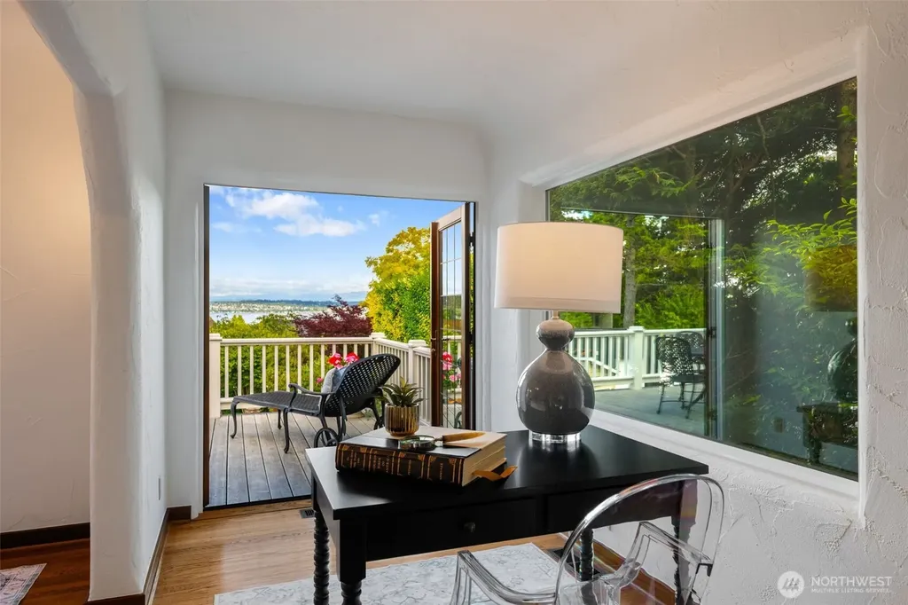 3824 48th Avenue NE Seattle WA 98105
