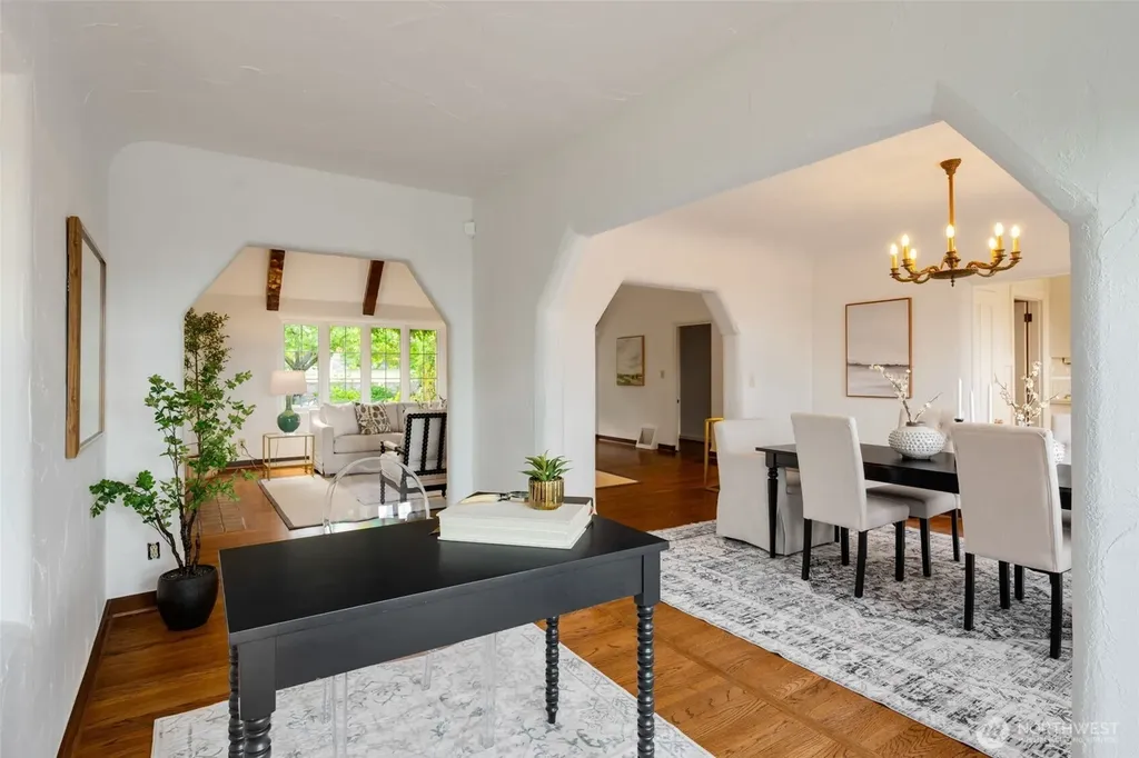 3824 48th Avenue NE Seattle WA 98105