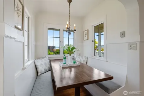 3824 48th Avenue NE Seattle WA 98105