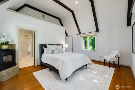 3824 48th Avenue NE Seattle WA 98105