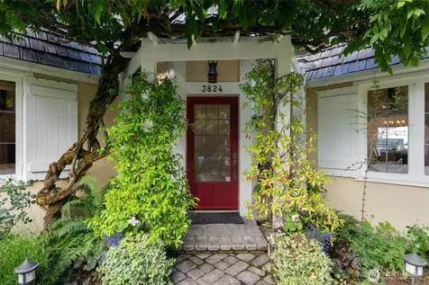 3824 48th Avenue NE Seattle WA 98105