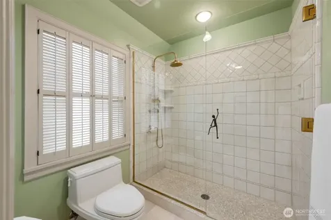 3824 48th Avenue NE Seattle WA 98105