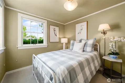 3824 48th Avenue NE Seattle WA 98105