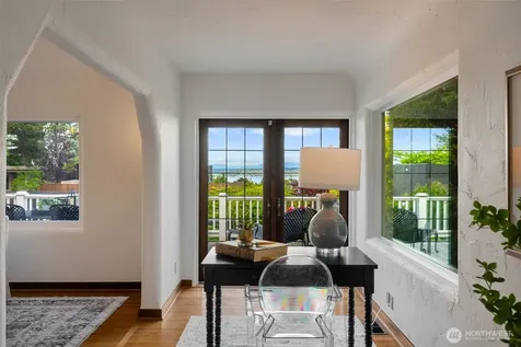 3824 48th Avenue NE Seattle WA 98105