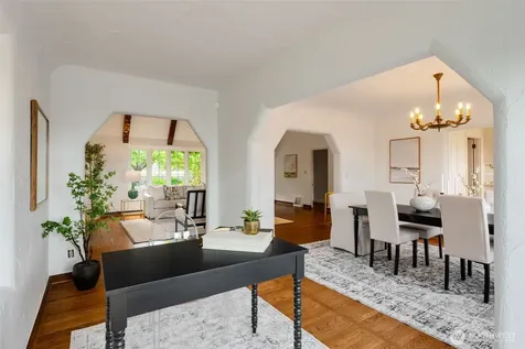 3824 48th Avenue NE Seattle WA 98105