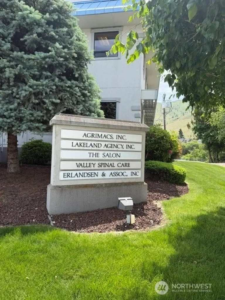 312 E Trow Avenue Chelan WA 98816