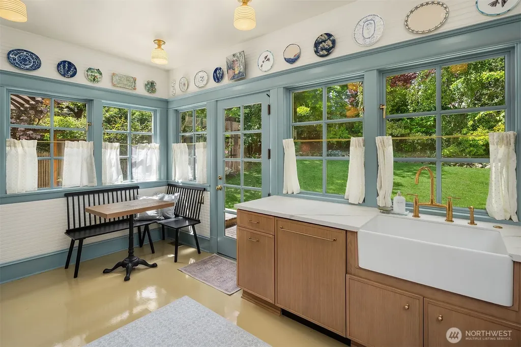 131 Madrona Place E Seattle WA 98112