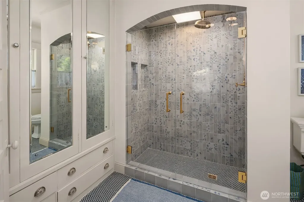 131 Madrona Place E Seattle WA 98112