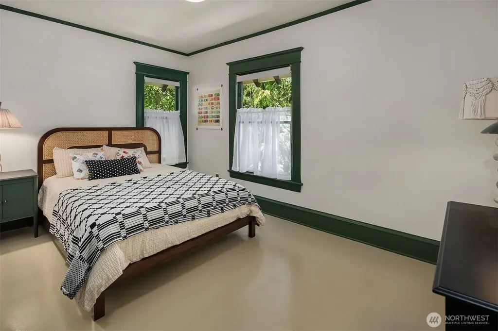 131 Madrona Place E Seattle WA 98112