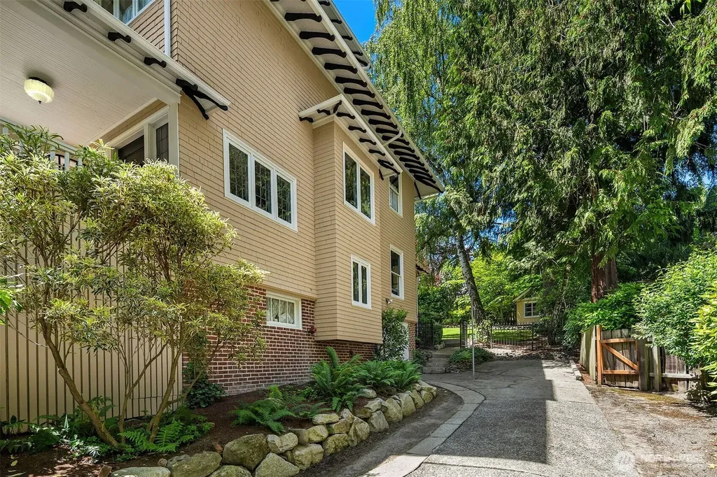 131 Madrona Place E Seattle WA 98112