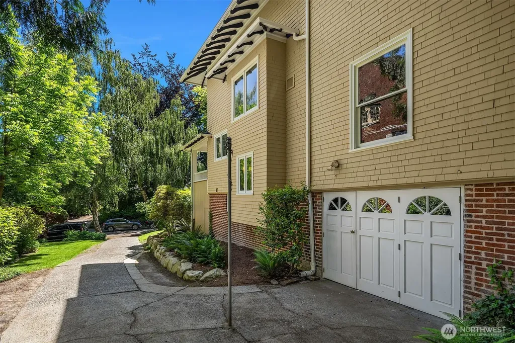 131 Madrona Place E Seattle WA 98112