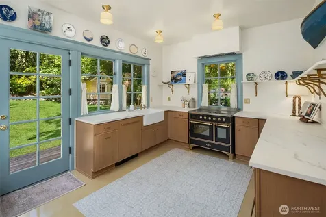 131 Madrona Place E Seattle WA 98112