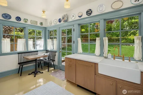 131 Madrona Place E Seattle WA 98112