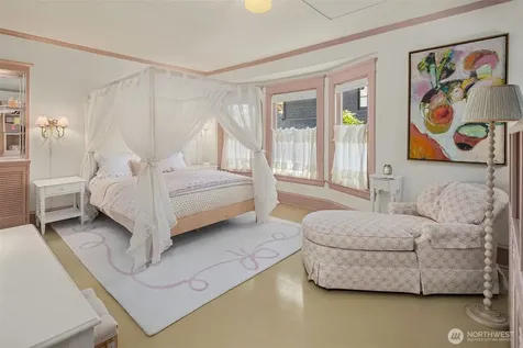131 Madrona Place E Seattle WA 98112