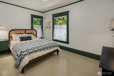 131 Madrona Place E Seattle WA 98112