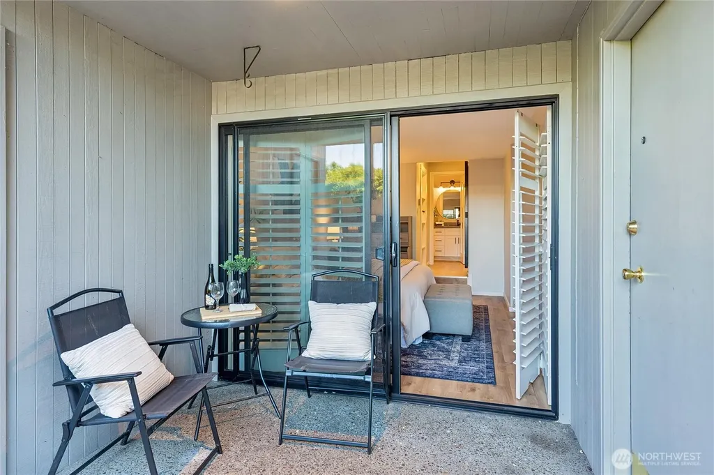3661 24th Place W Seattle WA 98199