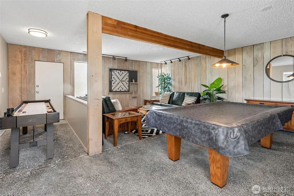 3661 24th Place W Seattle WA 98199