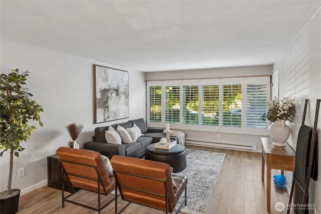 3661 24th Place W Seattle WA 98199