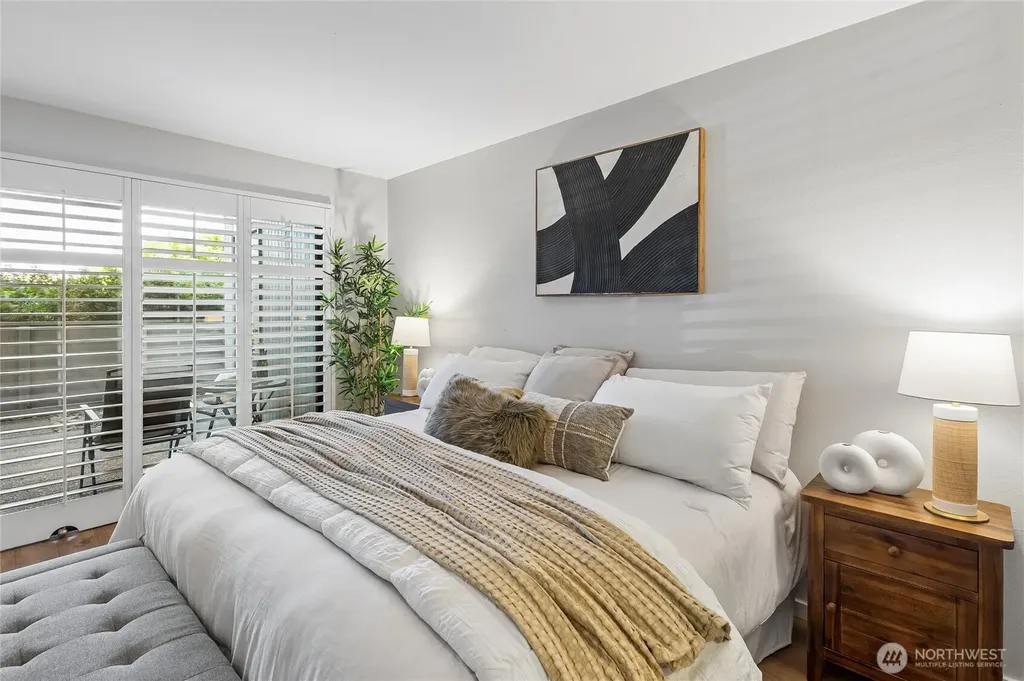 3661 24th Place W Seattle WA 98199