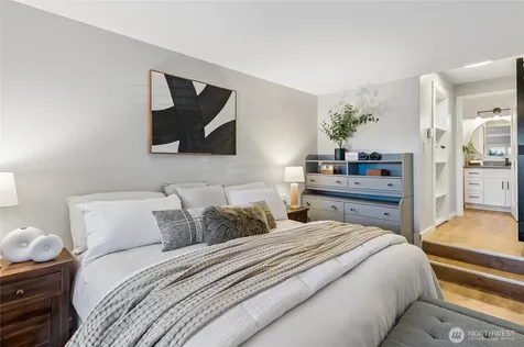 3661 24th Place W Seattle WA 98199