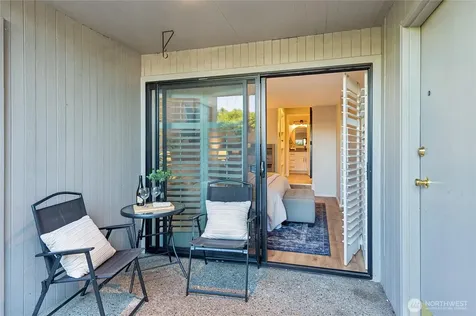 3661 24th Place W Seattle WA 98199