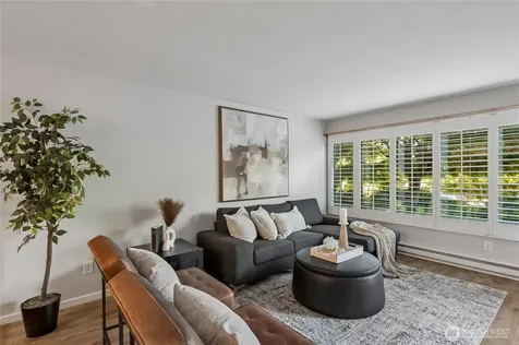 3661 24th Place W Seattle WA 98199