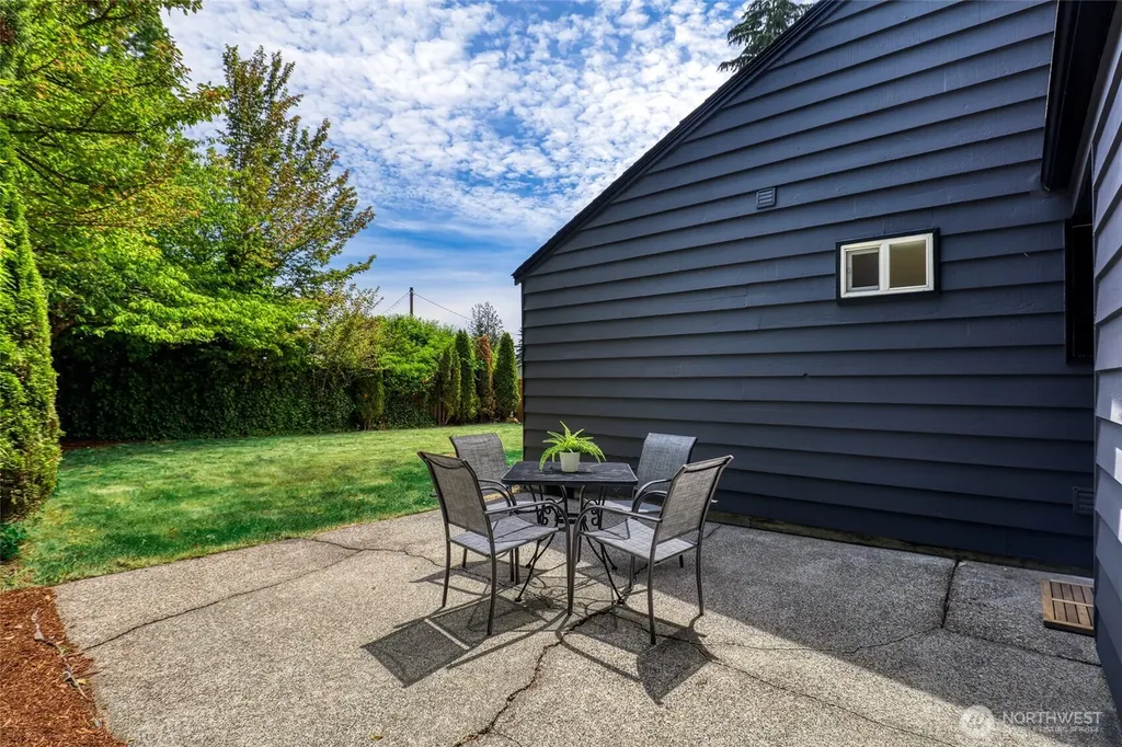 11516 Meridian Avenue N Seattle WA 98133