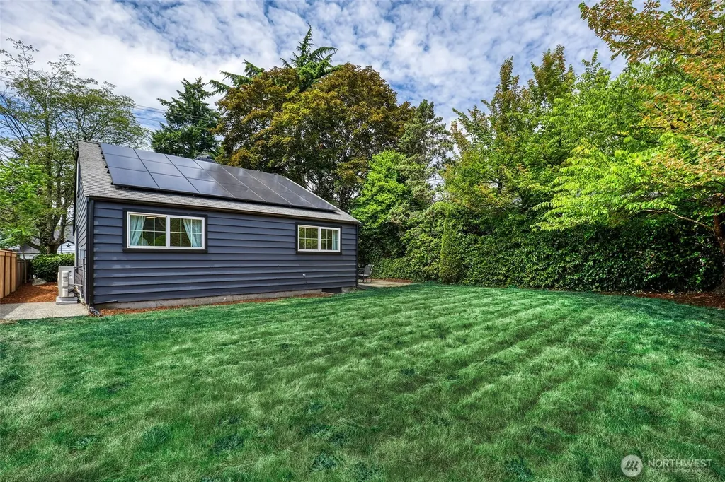 11516 Meridian Avenue N Seattle WA 98133