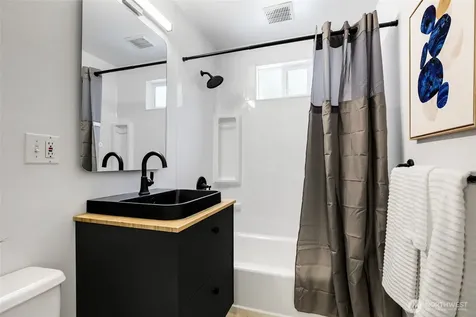 11516 Meridian Avenue N Seattle WA 98133