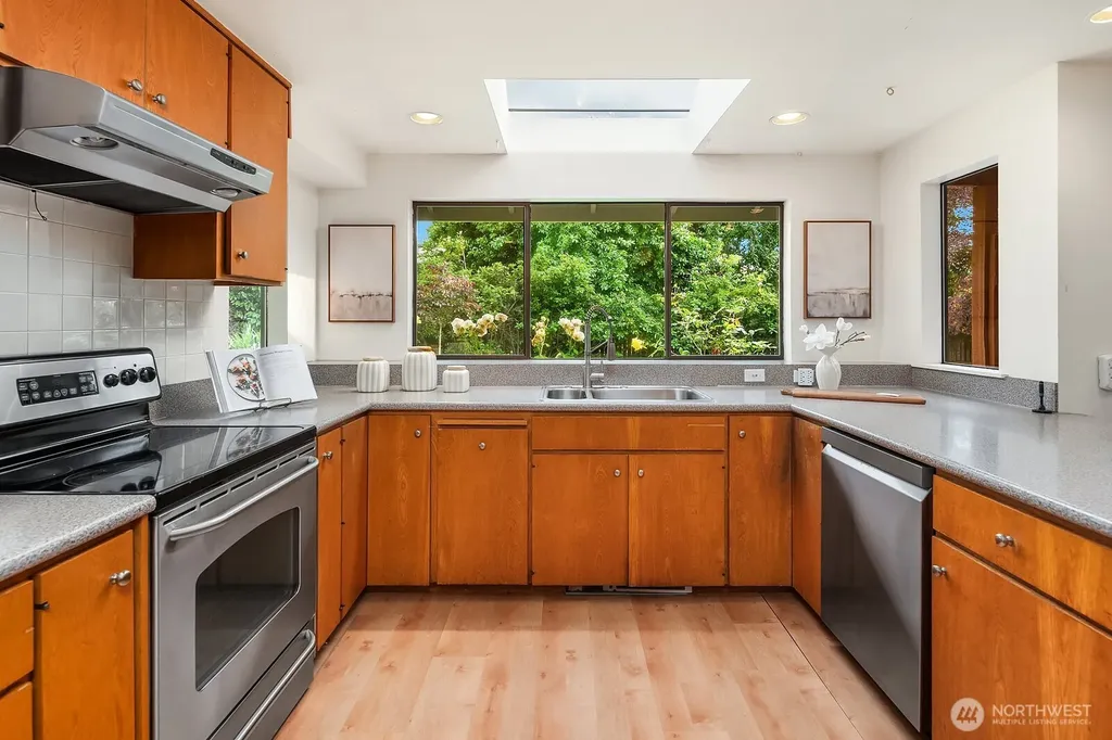 2958 72nd Avenue SE Mercer Island WA 98040