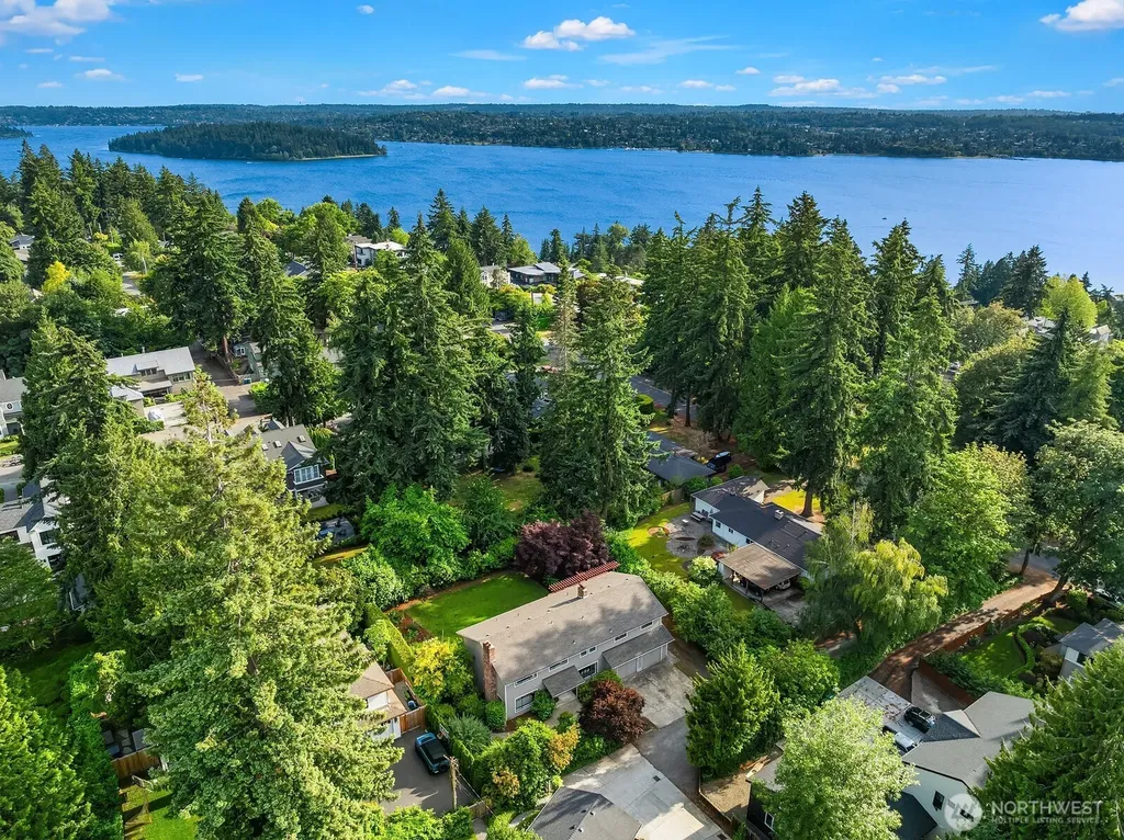 2958 72nd Avenue SE Mercer Island WA 98040