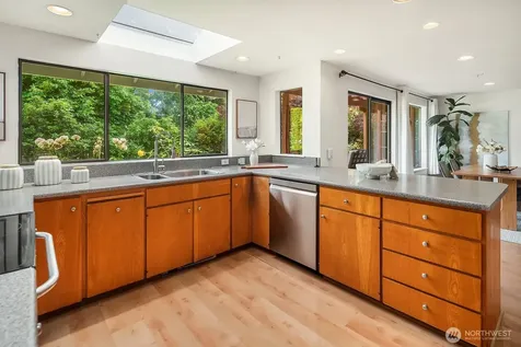 2958 72nd Avenue SE Mercer Island WA 98040
