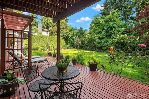 2958 72nd Avenue SE Mercer Island WA 98040